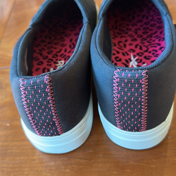 Black Slipon Reebok sneakers, 8M, NEW, never worn - Picture 4 of 7